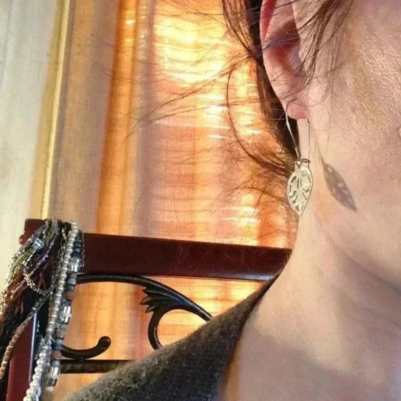 Pretty dangling silver heart earrings! - Picture 4 of 5